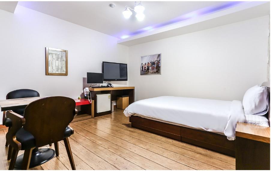 Crystal Motel Каннин Екстер'єр фото