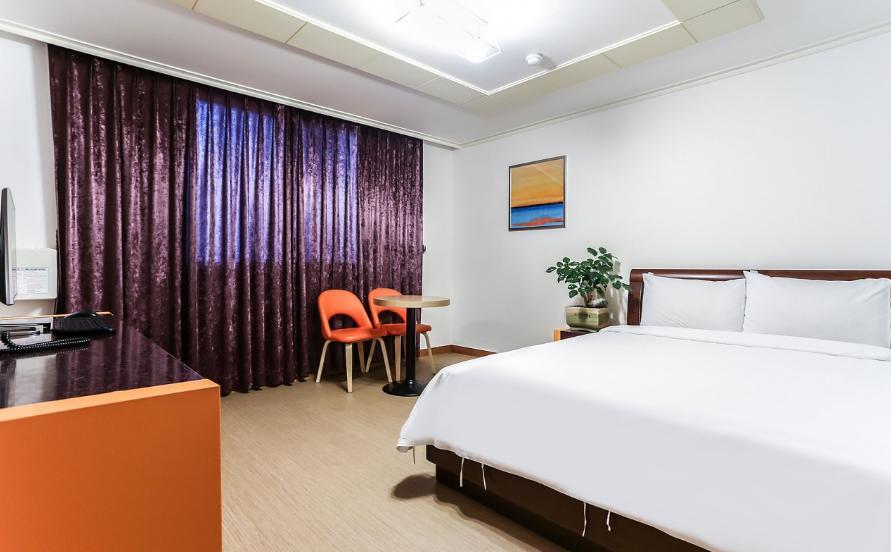 Crystal Motel Каннин Екстер'єр фото